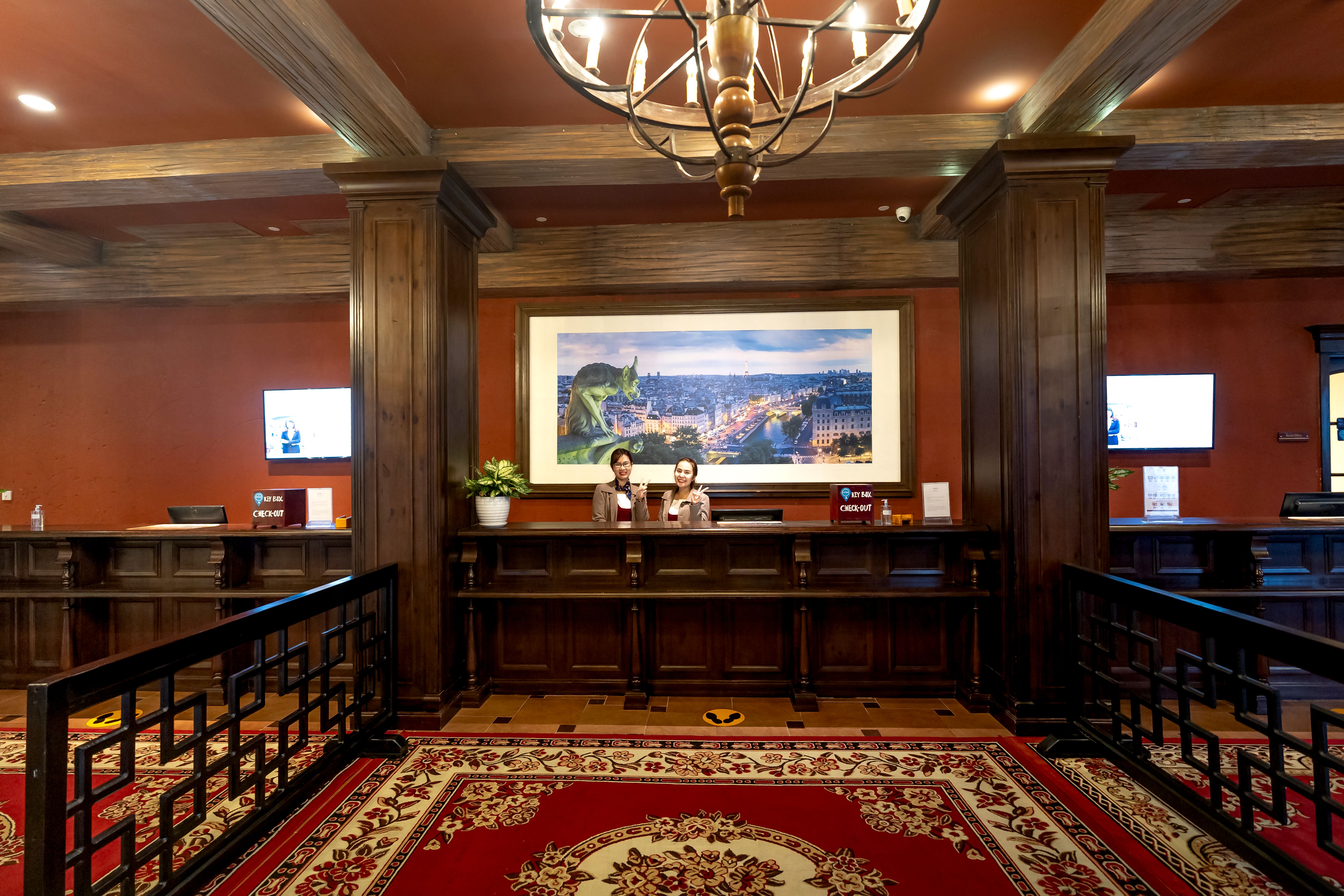 24-Hour Front Desk